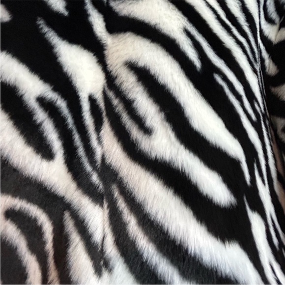 Zebra Print Faux Fur Jacket - Picture 5 of 16